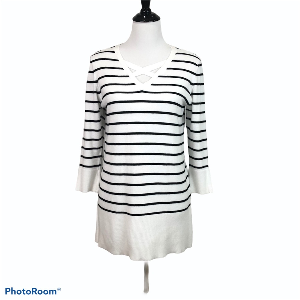 89th & Madison 3/4 sleeve V neck striped tunic sweater top